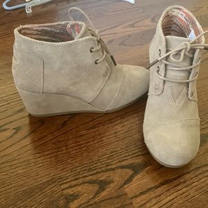 Toms Desert Wedge Bootie size 7.5
